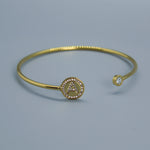 Brazalete gold con medalla de letra en circones