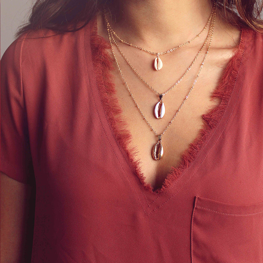 Cadena triple con caracoles