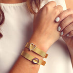 Brazalete de correa con labios rosa
