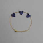 Brazalete de cadena con corazones azules