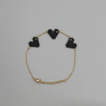 Brazalete de cadena con corazones negros