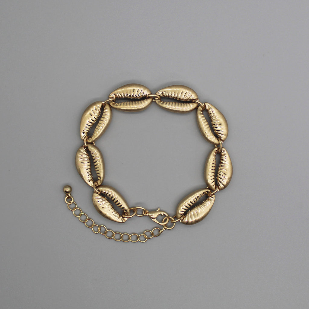 Brazalete de caracoles metálicos